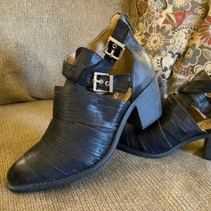 Qupid - Open Side Bootie